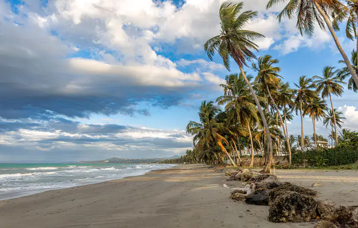 Quiet stretch of beach beside Las Canas